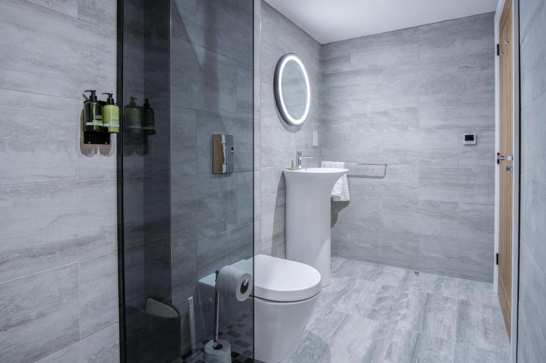 Suite 12 - Sleeping Giant Hotel - Pen Y Cae Inn Brecon Buitenkant foto